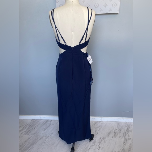Fame and Partners Dress zyra -navy maxi dress cut detail - Picture 5 of 7
